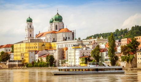 Urlaub Deutschland, Österreich Reisen - Donau in Flammen