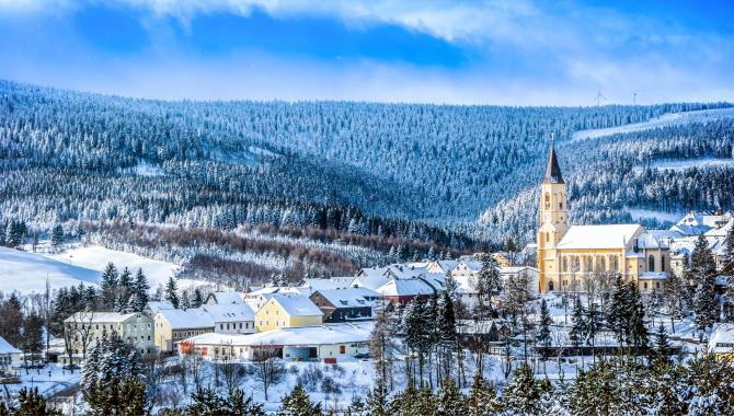 Urlaub Deutschland Reisen - Ganz oben in der höchst&shy;gelegenen Stadt Deutschlands – Oberwiesenthal!